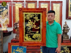 tranh dong chu duc thu phap khung go huong da duc hoa hong 86 61cm n